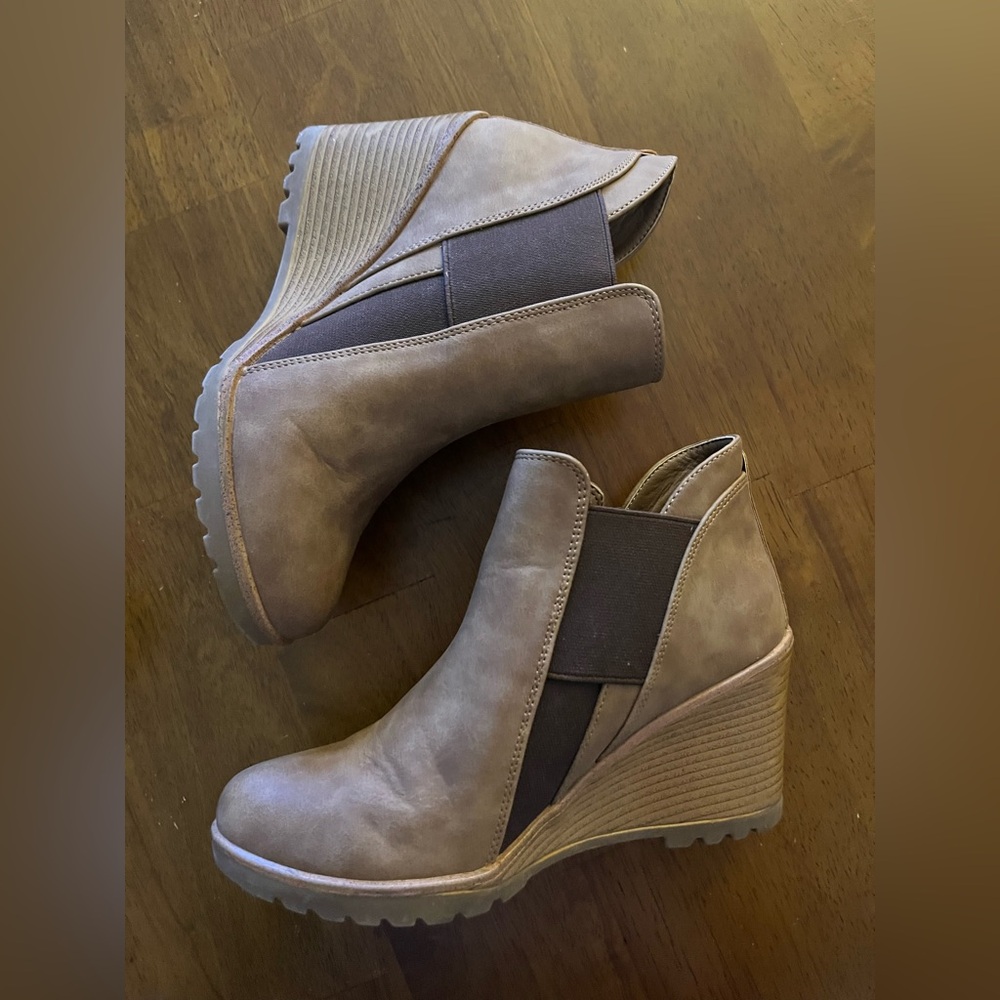 Women's Taupe Wedge Ankle Boots Stretch